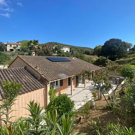 Location Saisonniere - Maison 5 Pieces Avec Piscine - 6 Personnes Semesterbostad